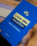 Couverture livre de recettes micro-entreprise bleu LA MICRO BY FLO